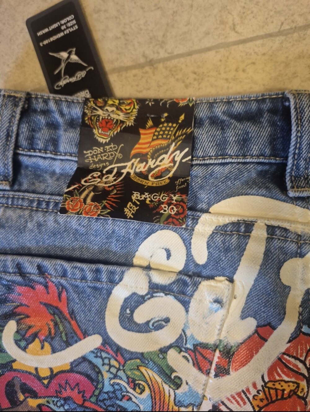 Ed Hardy Women's Baggy Light Wash Jeans Size 30 - Picture 8 of 8